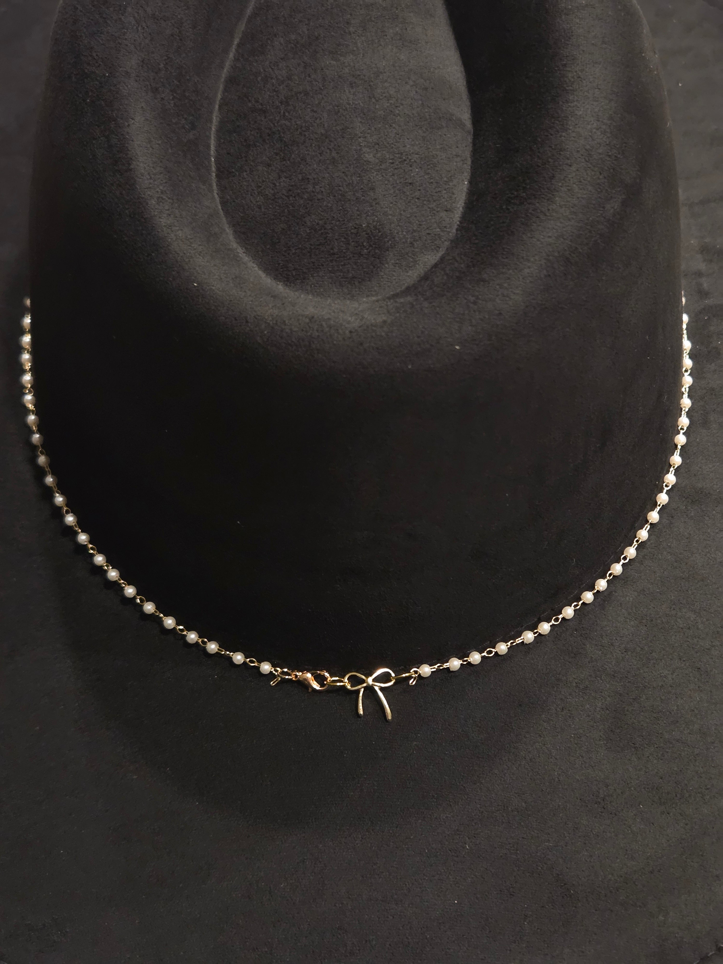 Elegant Pearl Chain & Bow Accent