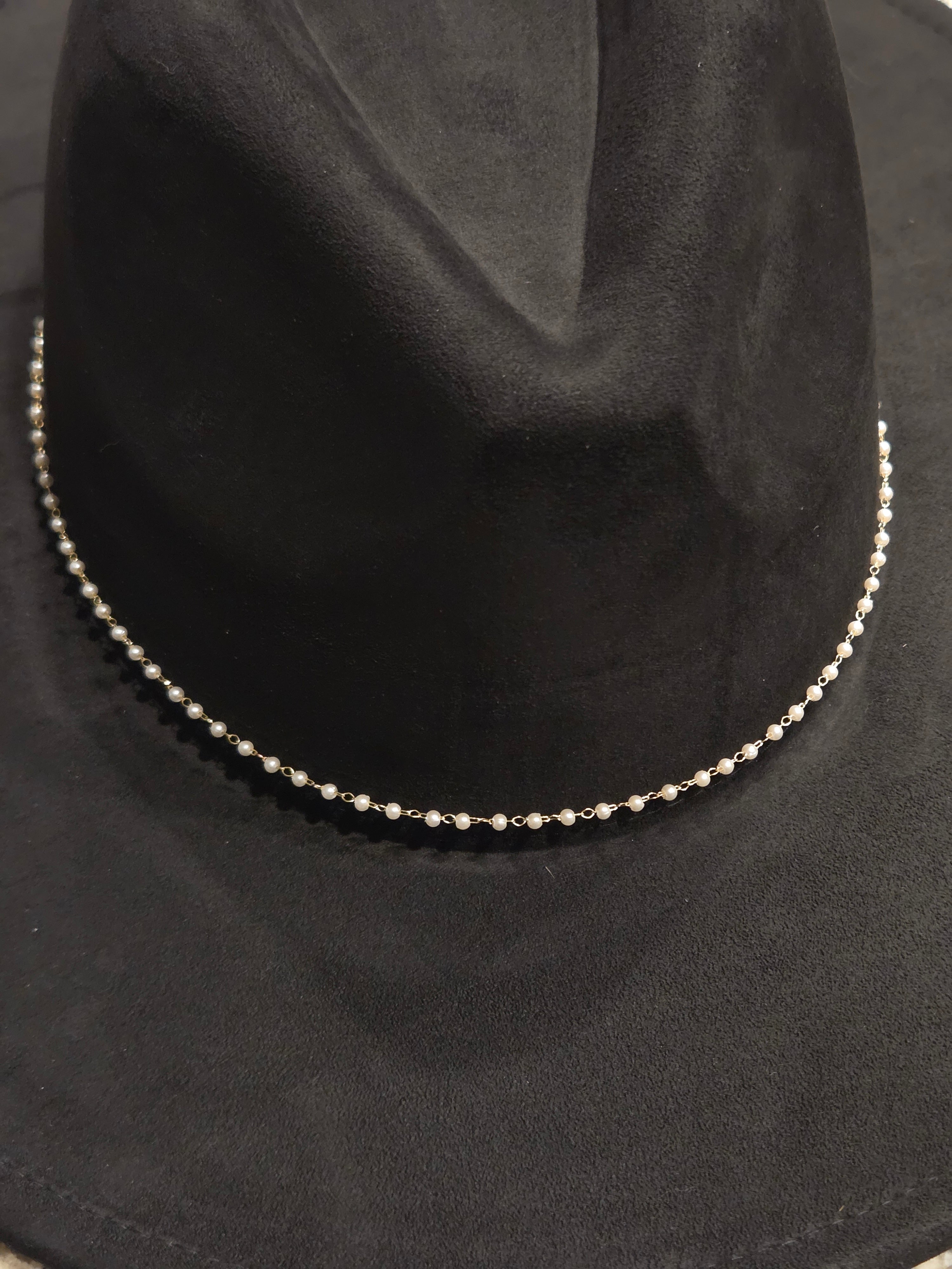 Elegant Pearl Chain & Bow Accent